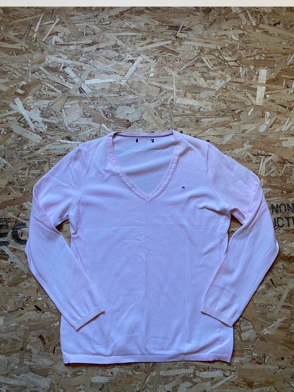 Tommy Hilfiger Women's Pale Pink V-Neck Long Sleeve Sweater